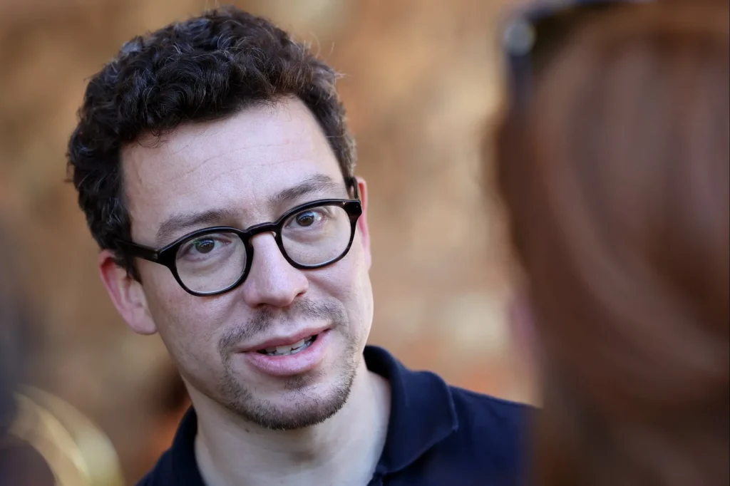 Duolingo Will Substitute Commitment Employees With AI, CEO Says