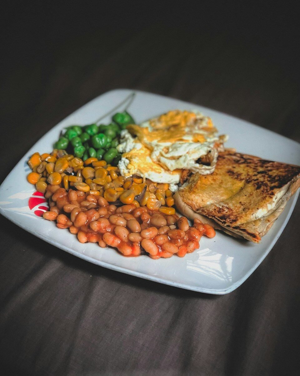 Healthy plate with protein and green beans