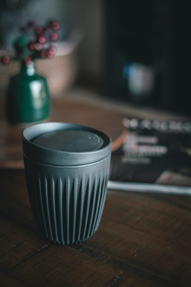 Insulated travel mug